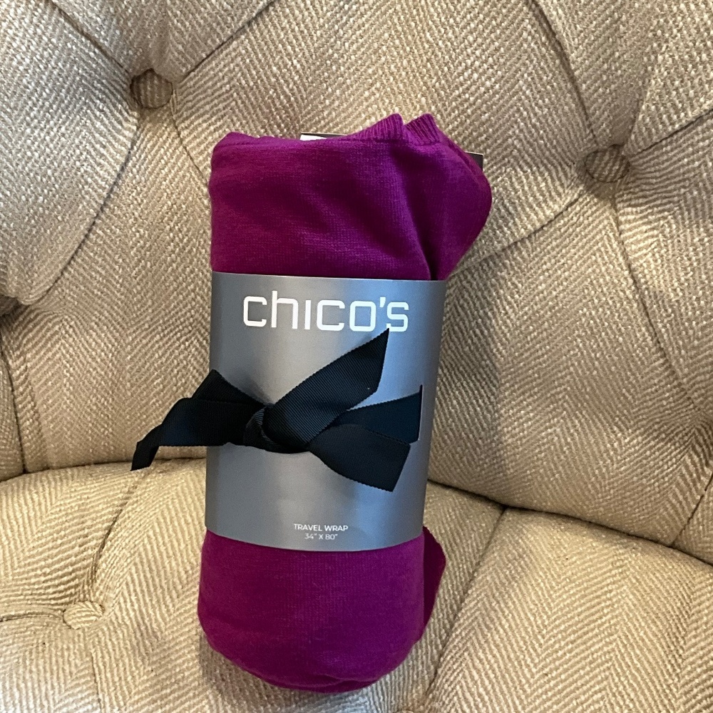 Travel Wrap. OS. Plum Berry. NEW in packaging. Deliciously soft